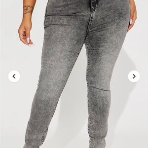 Fashion nova Women's Gray acid wash Jeans in Tall sz 18 plus